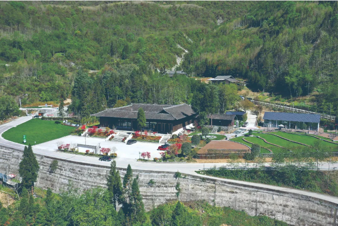 四川宝兴邓池沟大熊猫溯源营地景象.png